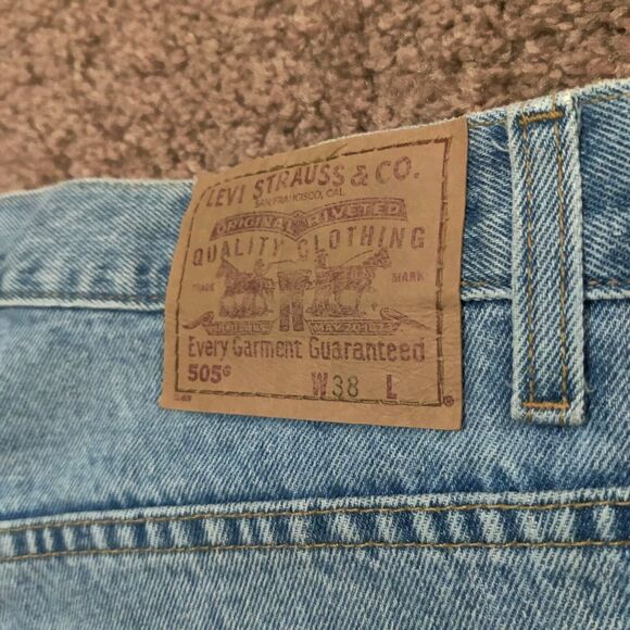 Vintage Levi's 505 Jean Shorts Mens 38 Blue Relaxed Fit Black Bat Wing Y2K Jorts - Picture 7 of 8